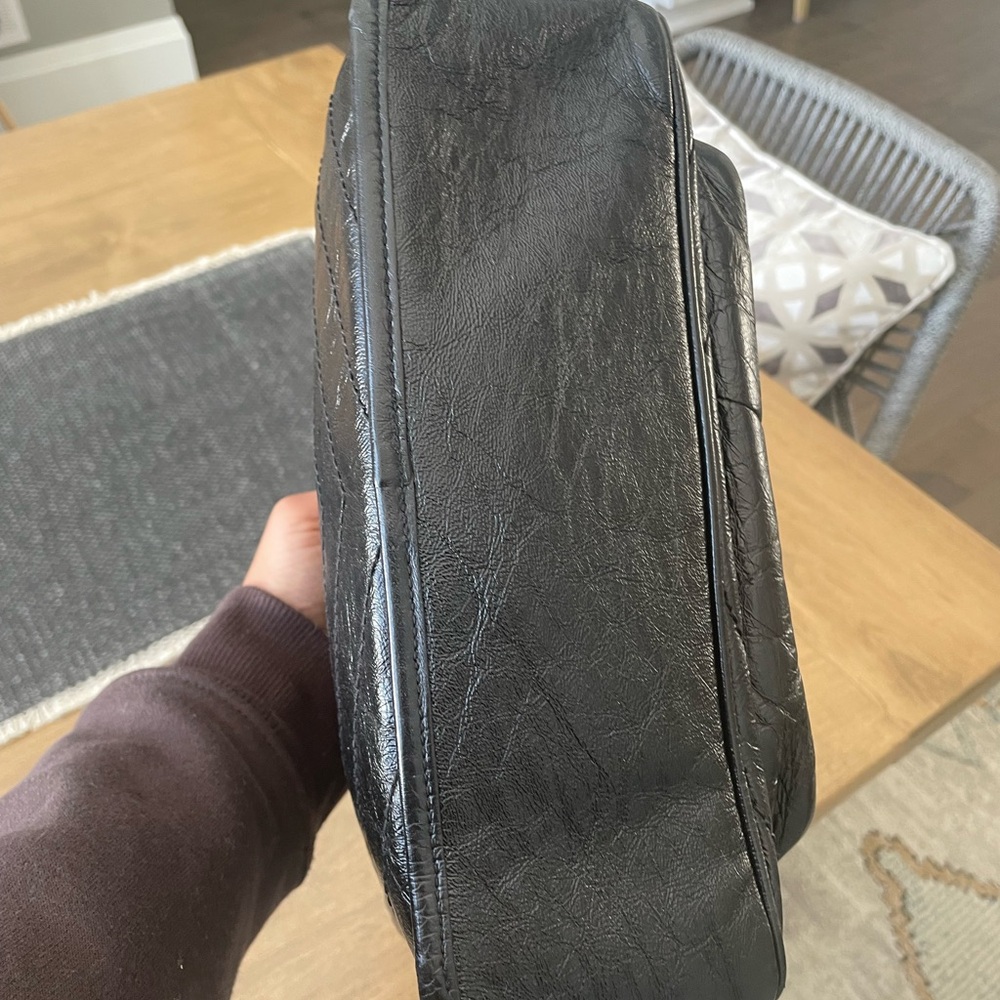 Niki medium crinkled leather shoulder bag - Picture 14 of 14